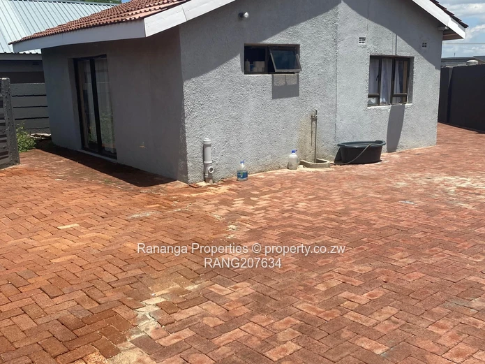 3 houses on 1 property
