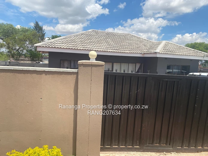 3 houses on 1 property