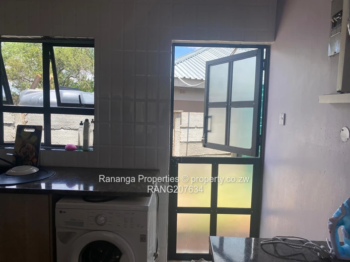 3 houses on 1 property
