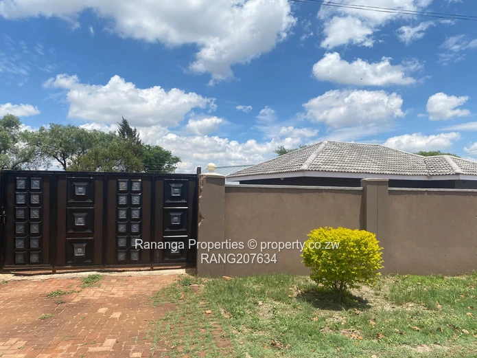 3 houses on 1 property