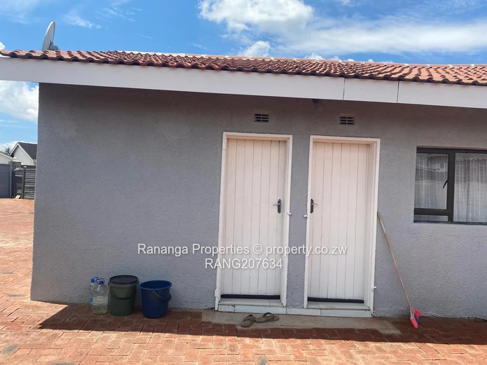 3 houses on 1 property