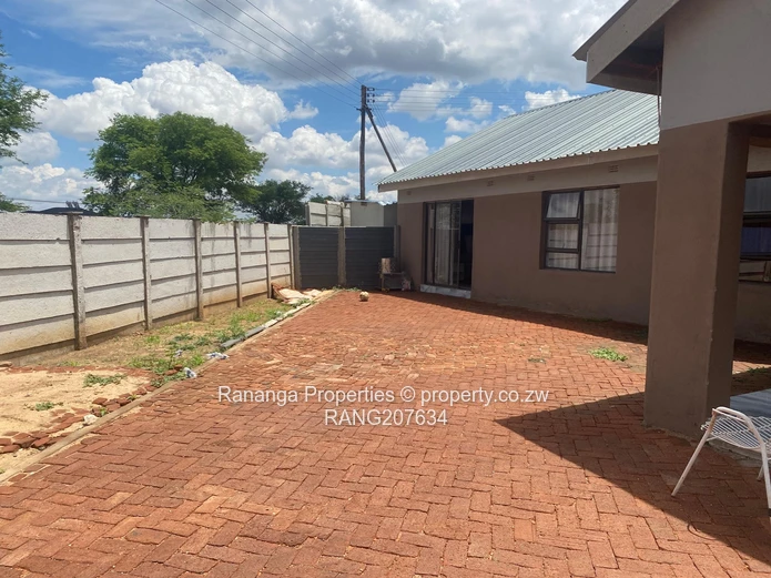 3 houses on 1 property